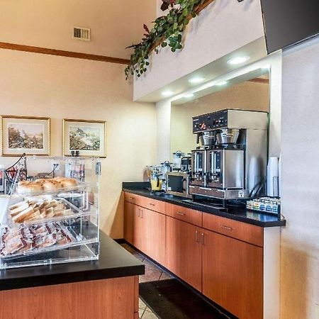 Econo Lodge Inn & Suites Middletown Esterno foto