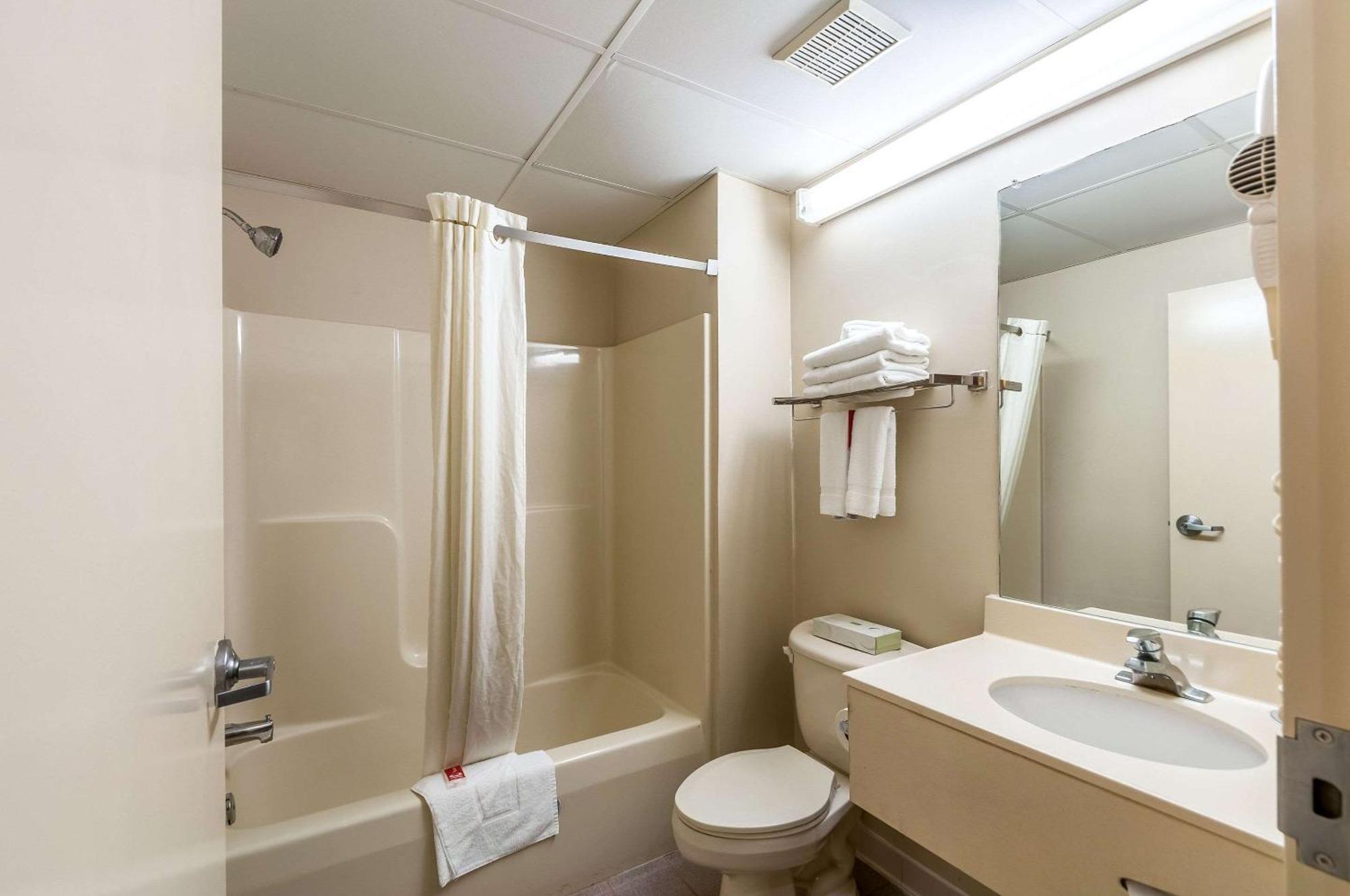 Econo Lodge Inn & Suites Middletown Esterno foto