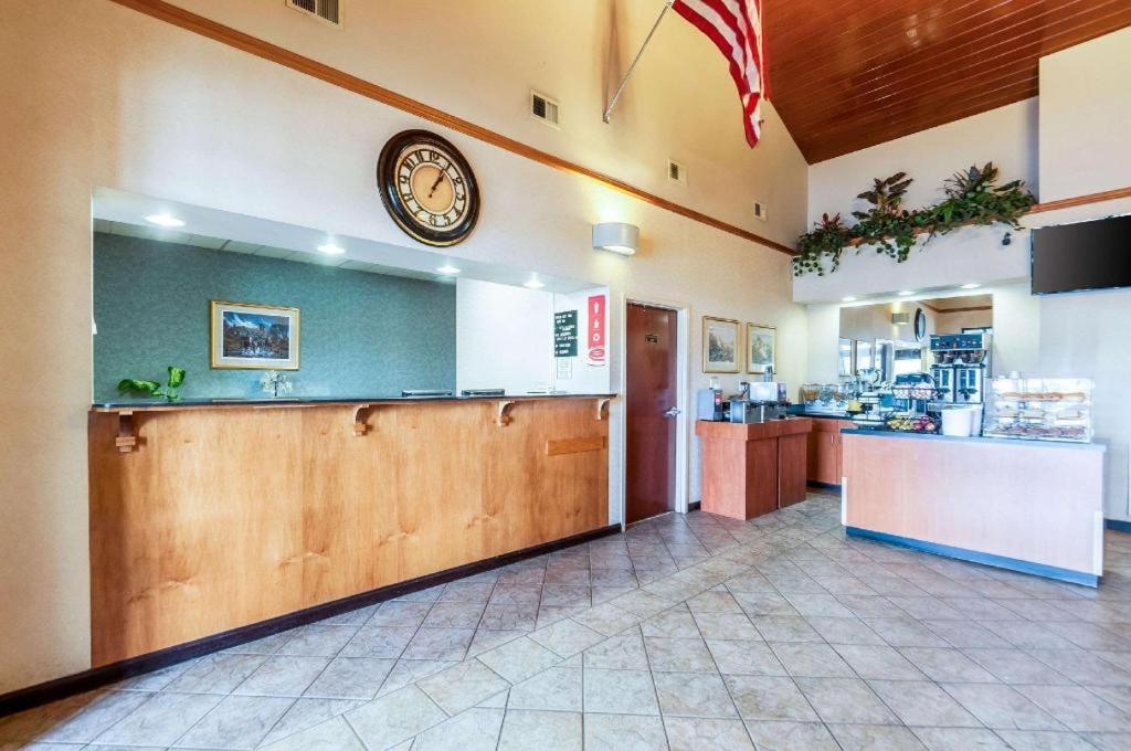 Econo Lodge Inn & Suites Middletown Esterno foto