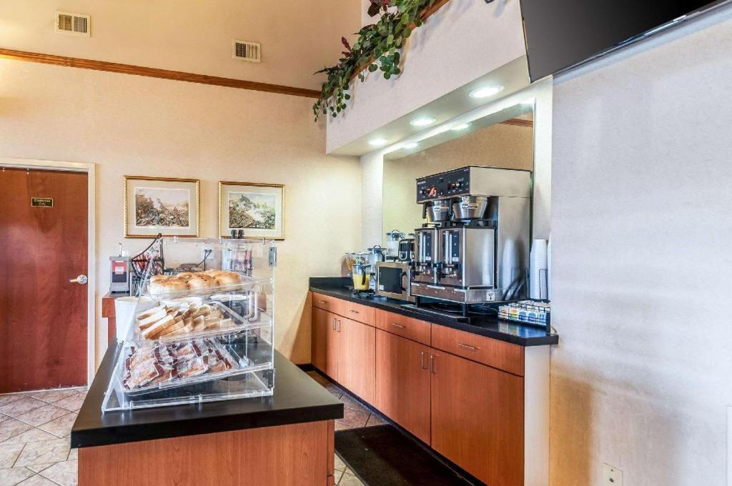 Econo Lodge Inn & Suites Middletown Esterno foto