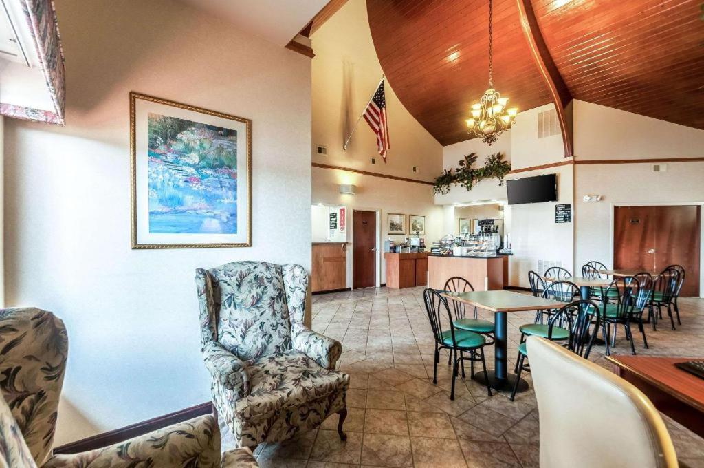 Econo Lodge Inn & Suites Middletown Esterno foto